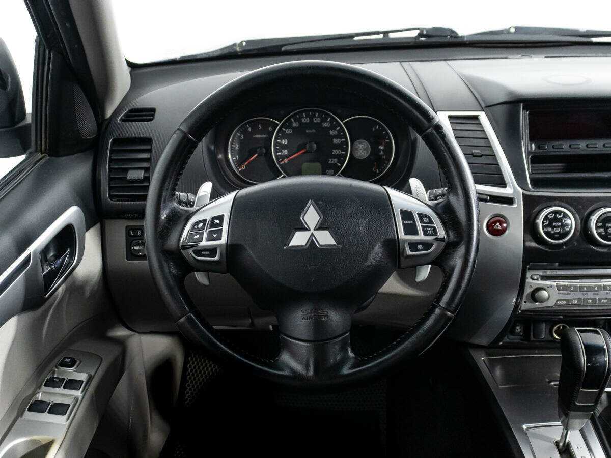 Mitsubishi Pajero Sport, 2012 Фото №13