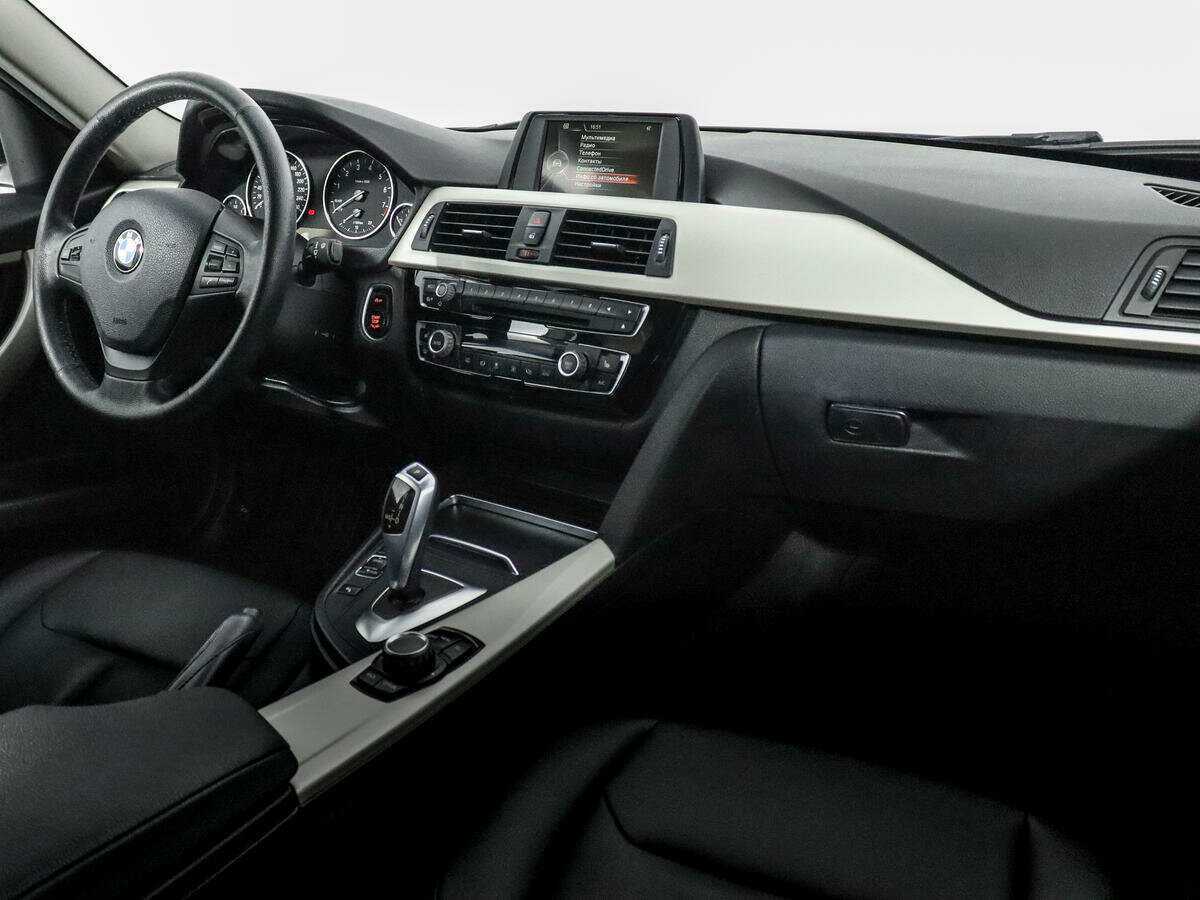 BMW 3 серии 318i, 2016 Фото №9