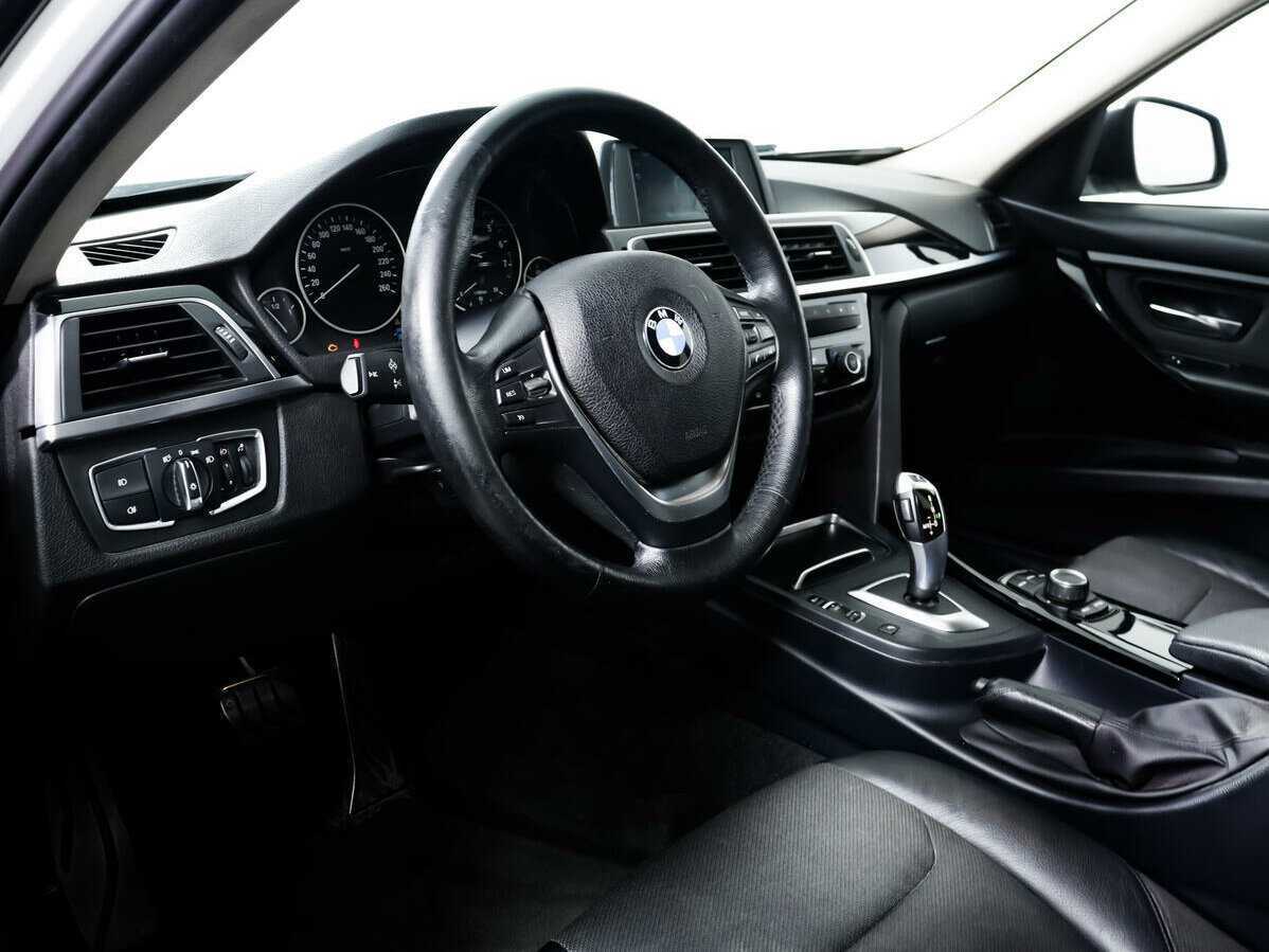 BMW 3 серии 318i, 2018 Фото №12