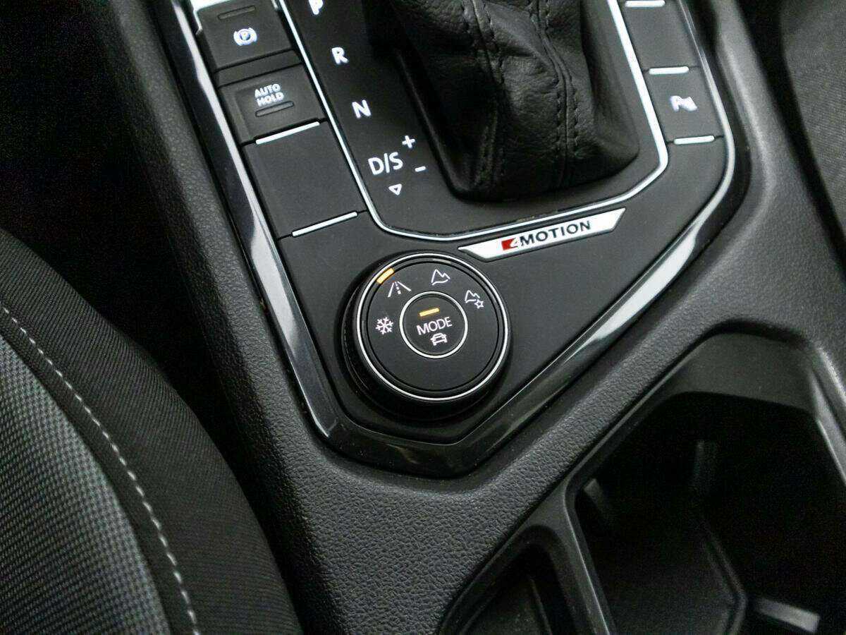 Volkswagen Tiguan, 2020 Фото №17