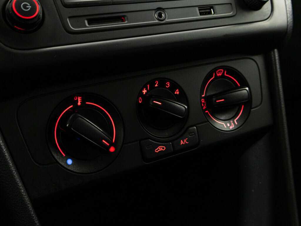 Volkswagen Polo, 2016 Фото №15