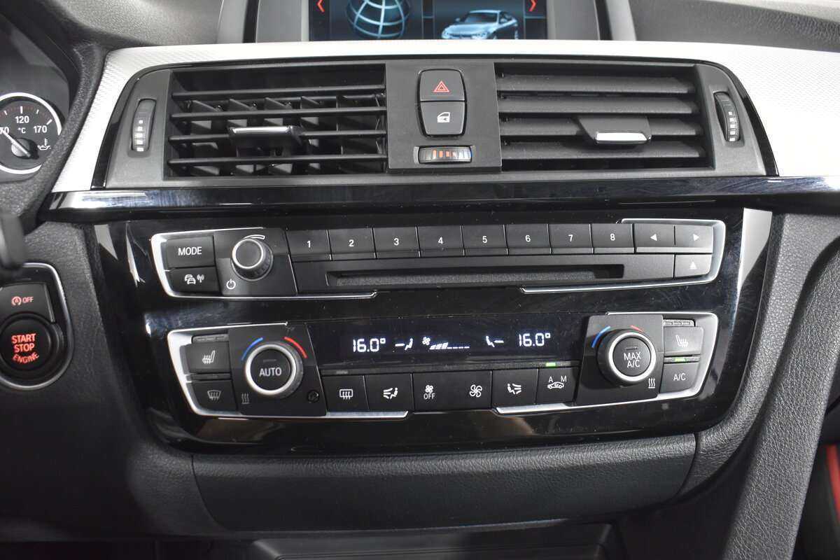 BMW 3 серии 320i xDrive, 2016 Фото №15