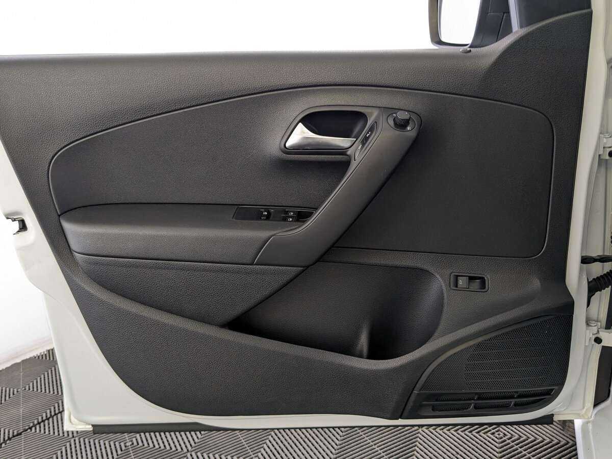 Volkswagen Polo, 2018 Фото №19