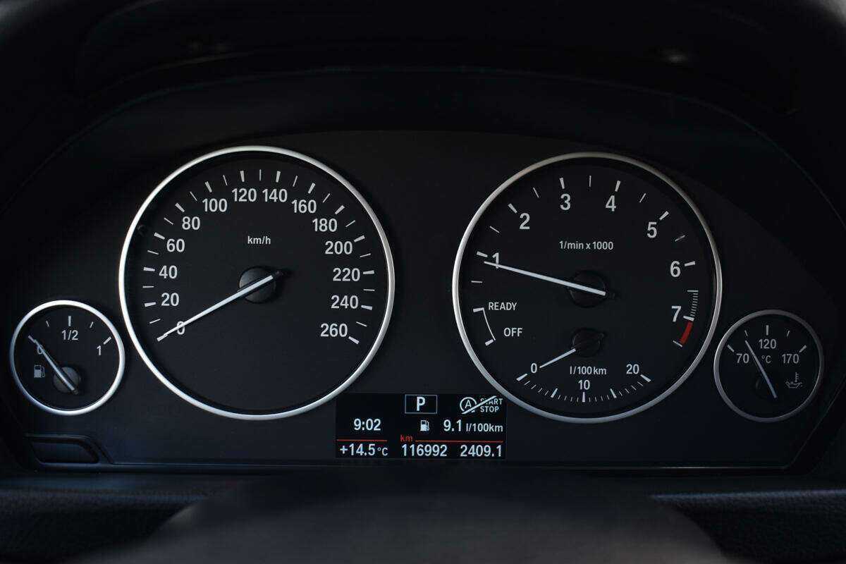 BMW 3 серии 318i, 2018 Фото №8