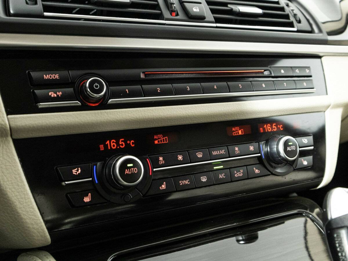 BMW 5 серии 530d xDrive, 2016 Фото №23