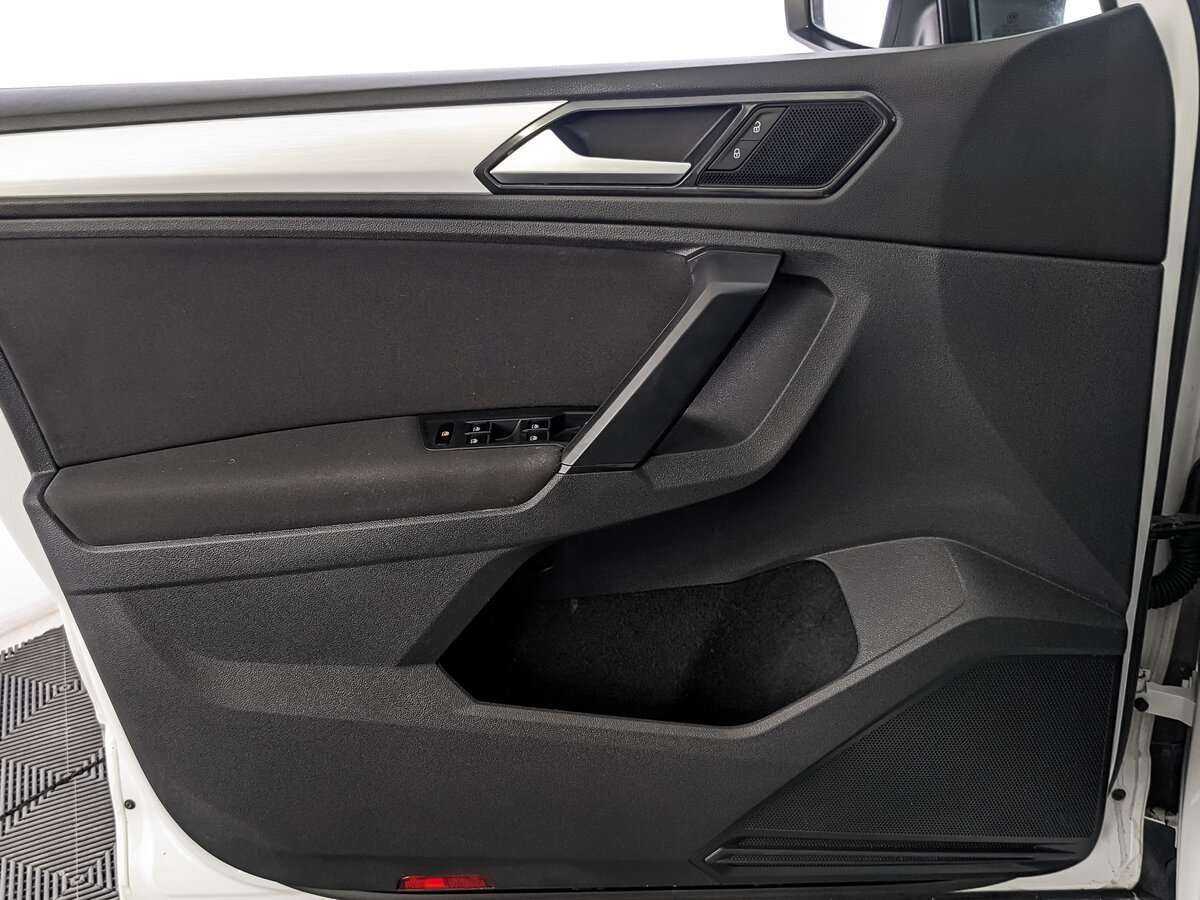 Volkswagen Tiguan, 2018 Фото №15