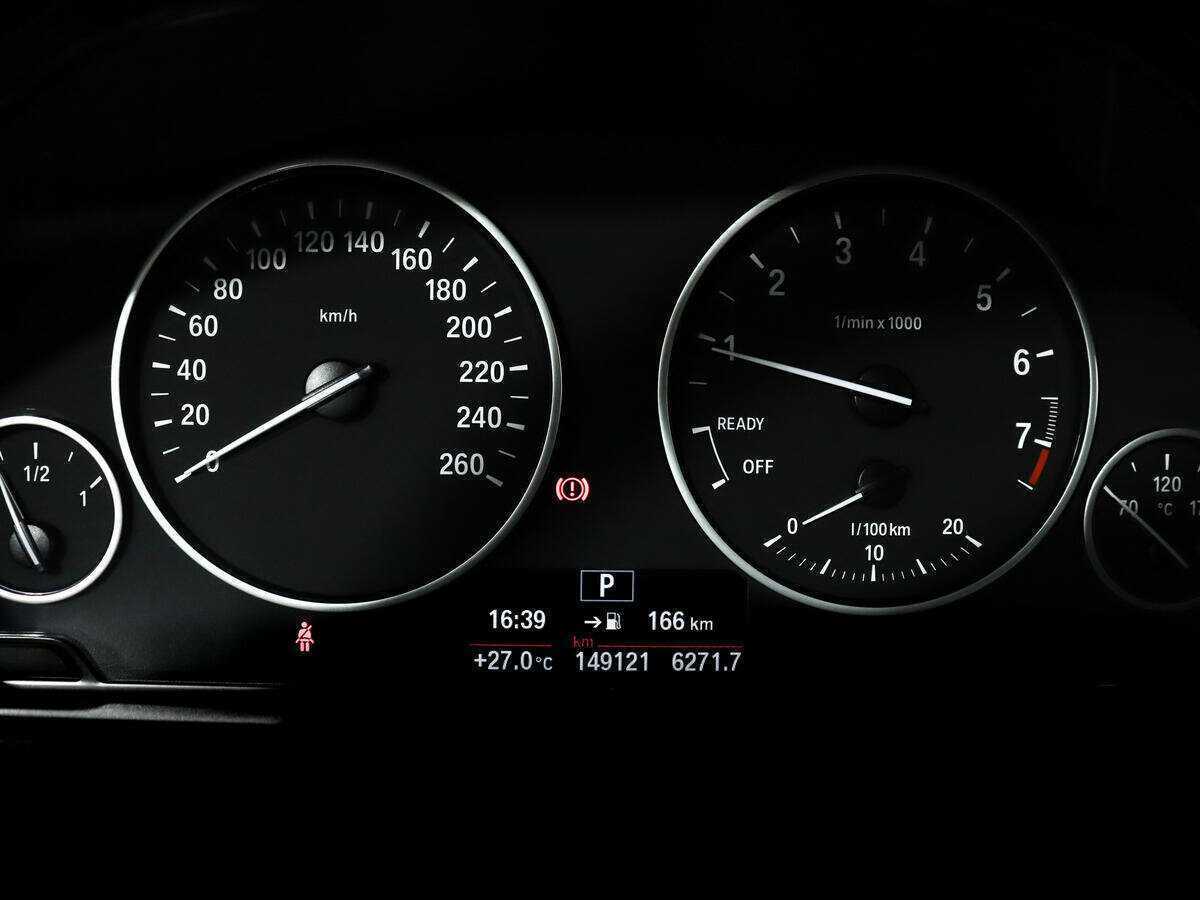 BMW 3 серии 318i, 2016 Фото №13