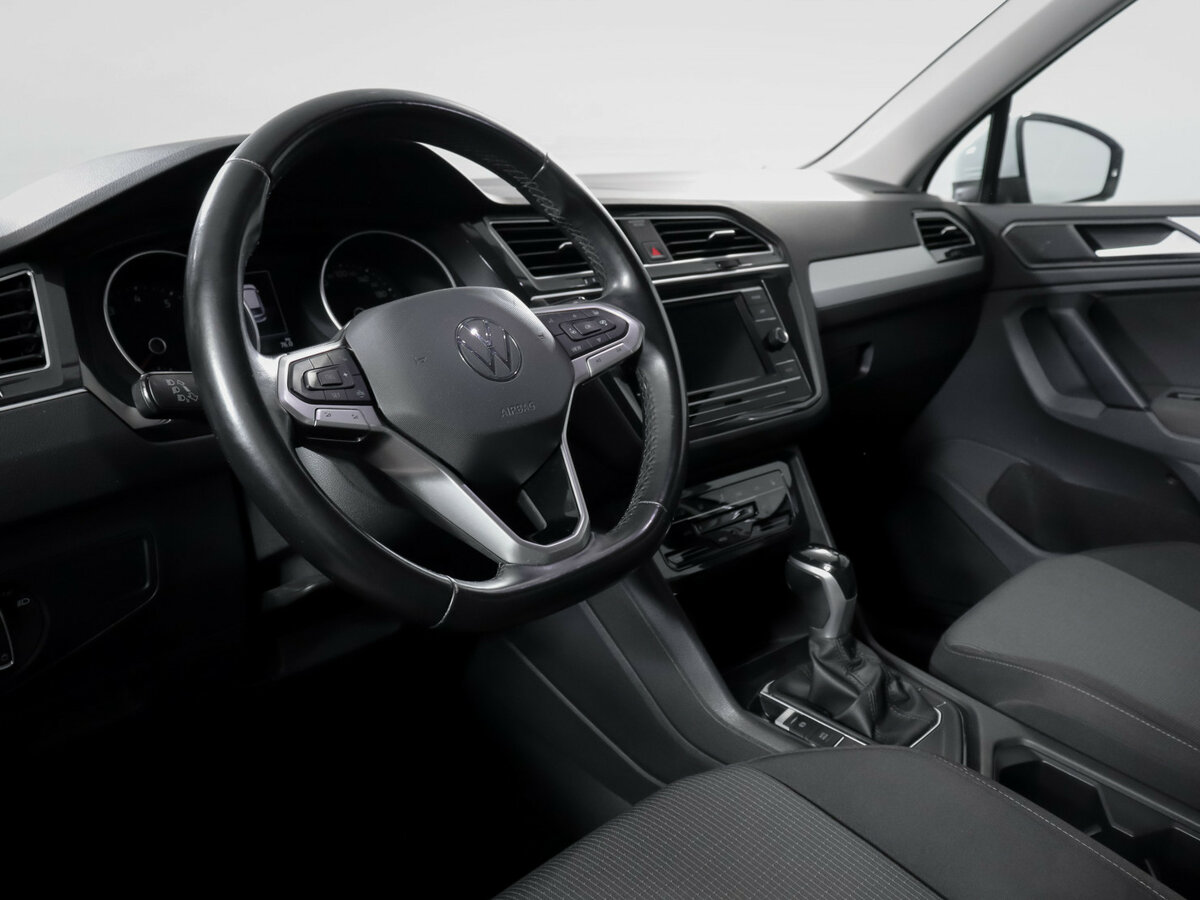 Volkswagen Tiguan II Рестайлинг, 2020 Фото №13