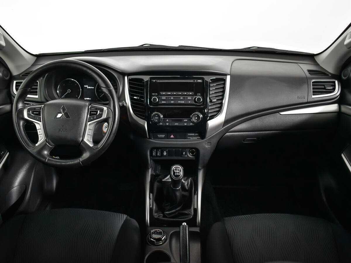 Mitsubishi Pajero Sport, 2017 Фото №12