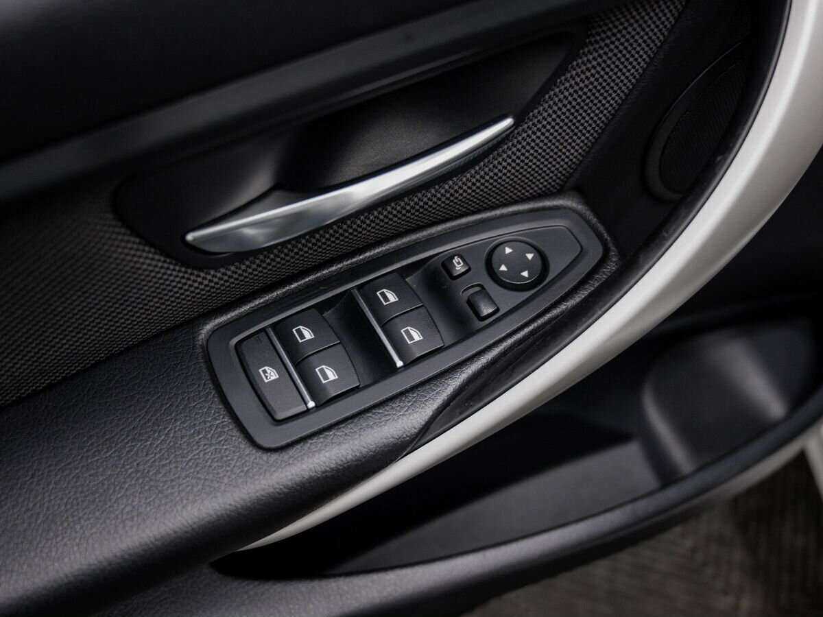 BMW 3 серии 318i, 2016 Фото №15