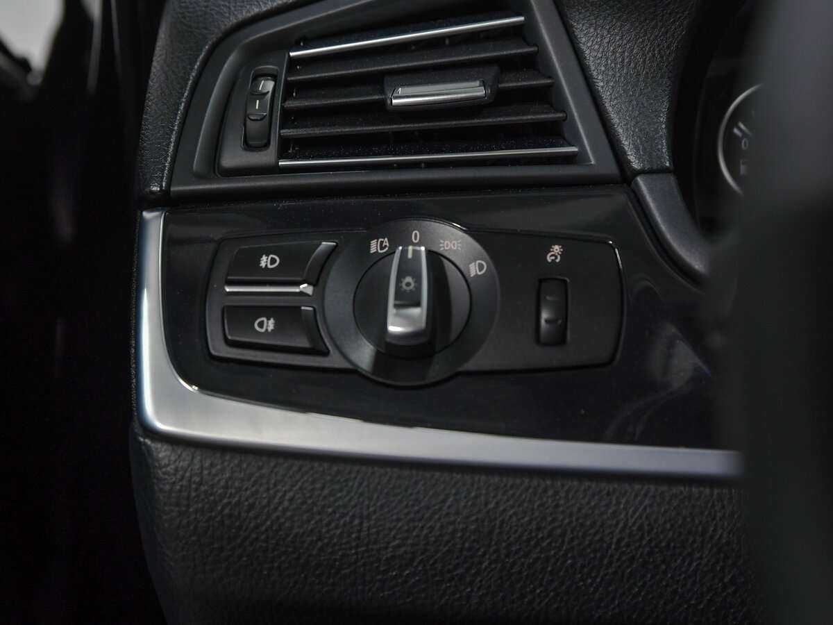 BMW 5 серии 528i xDrive, 2013 Фото №12