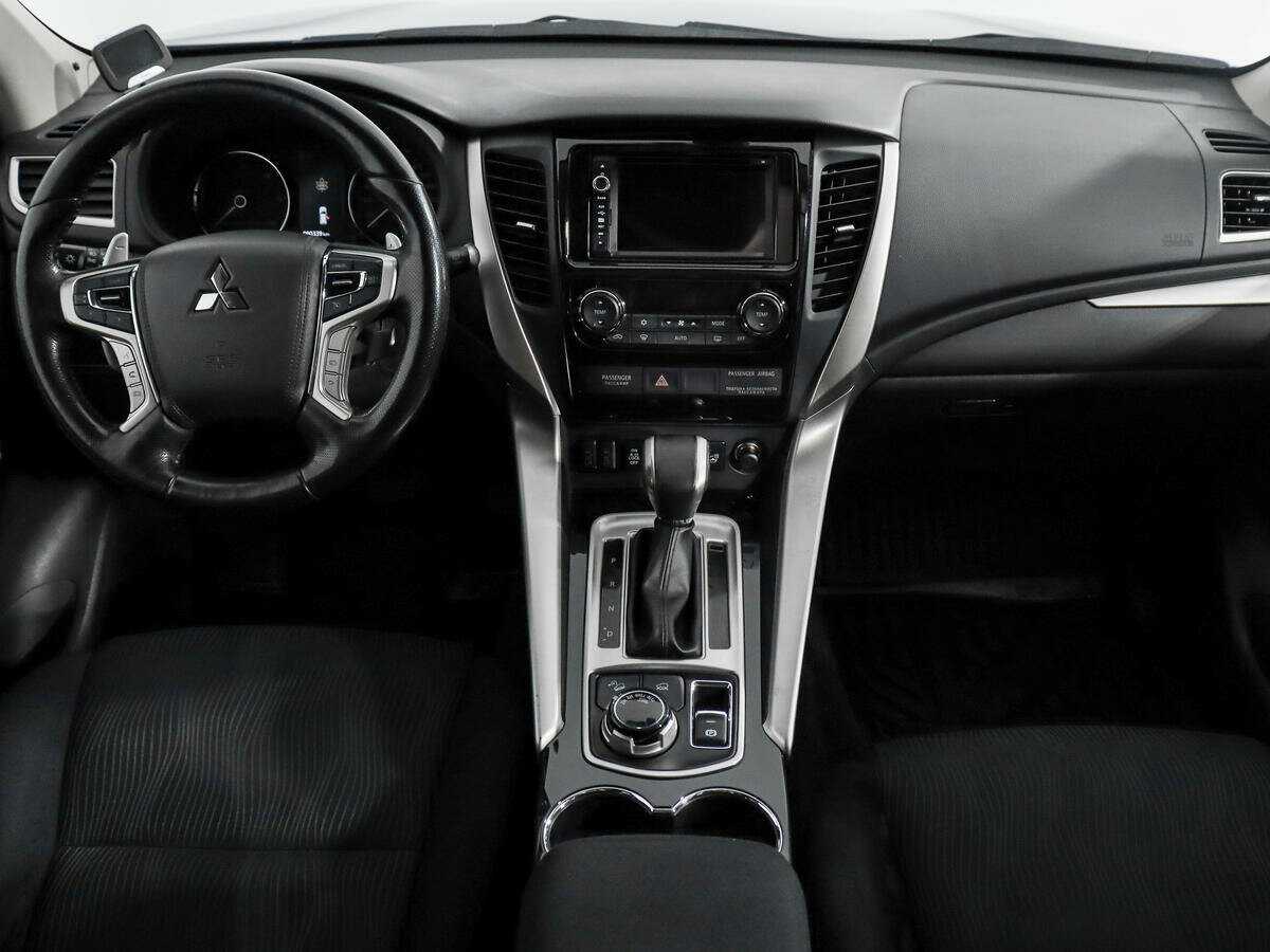 Mitsubishi Pajero Sport, 2017 Фото №14