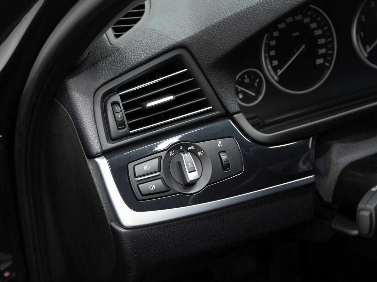 BMW 5 серии 528i xDrive, 2012 Фото №23