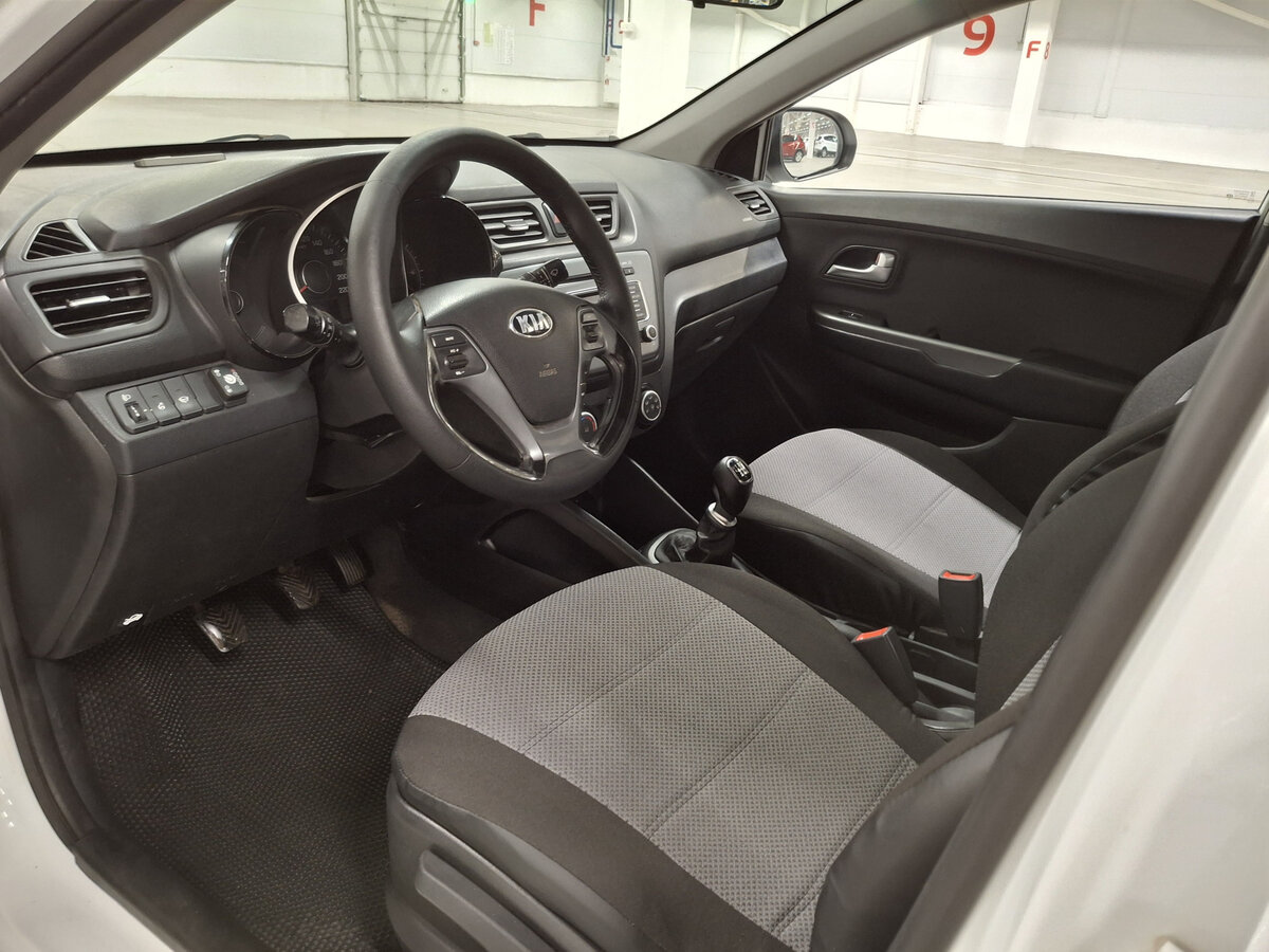 Kia Rio III Рестайлинг, 2015 Фото №15