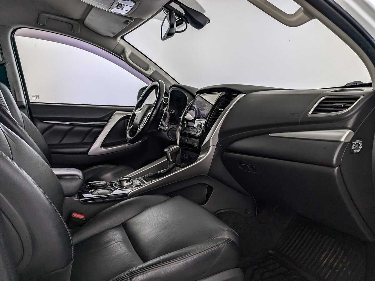 Mitsubishi Pajero Sport, 2017 Фото №11