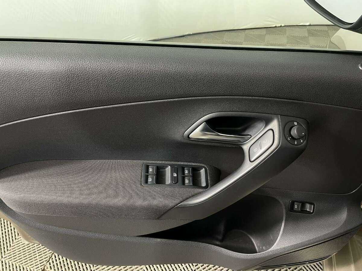 Volkswagen Polo, 2015 Фото №7