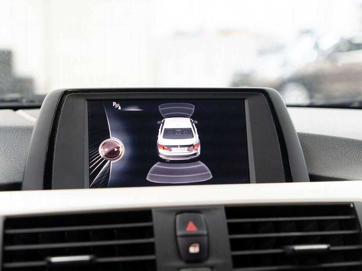 BMW 3 серии 318i, 2015 Фото №10