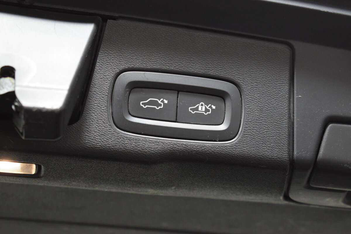 Volvo XC60, 2020 Фото №7