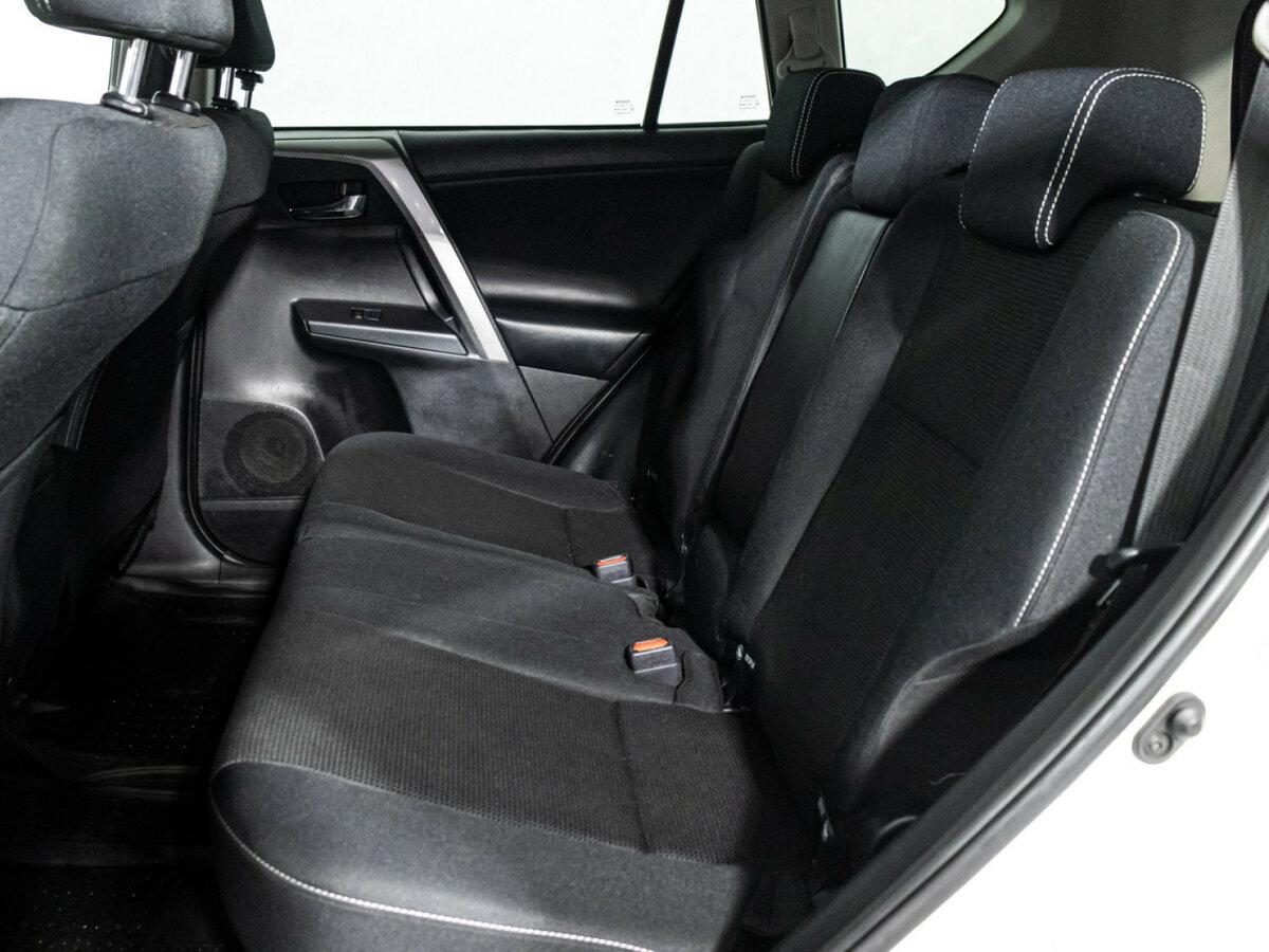 Toyota RAV4 IV (XA40) Рестайлинг, 2017 Фото №10