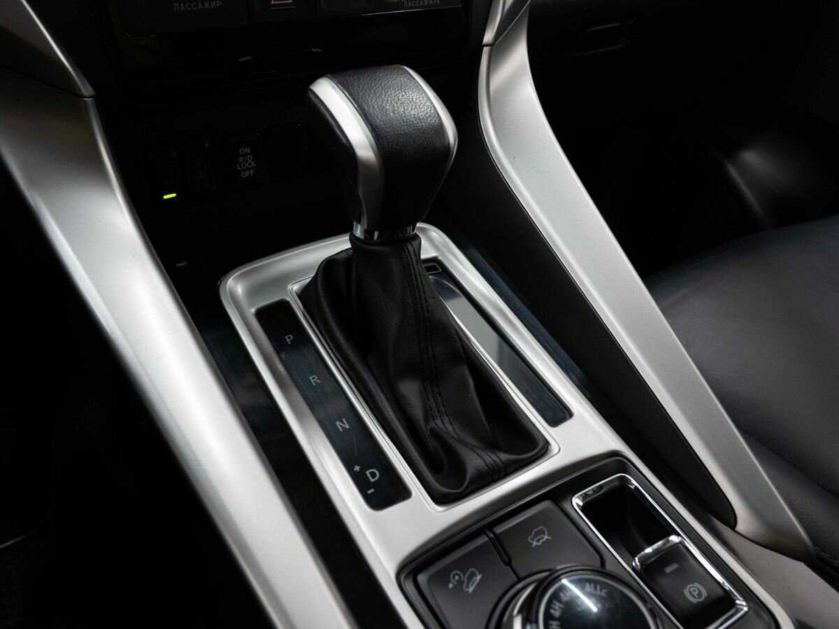 Mitsubishi Pajero Sport, 2017 Фото №23