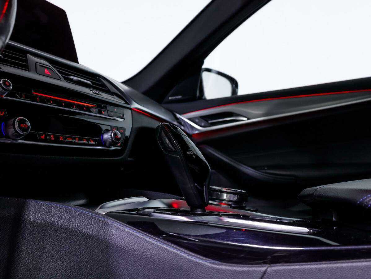 BMW 5 серии 520d xDrive, 2018 Фото №14