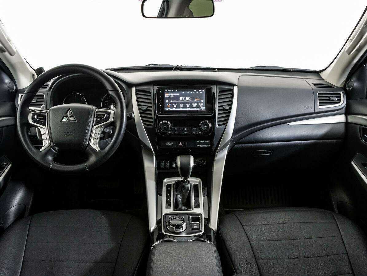 Mitsubishi Pajero Sport, 2017 Фото №10