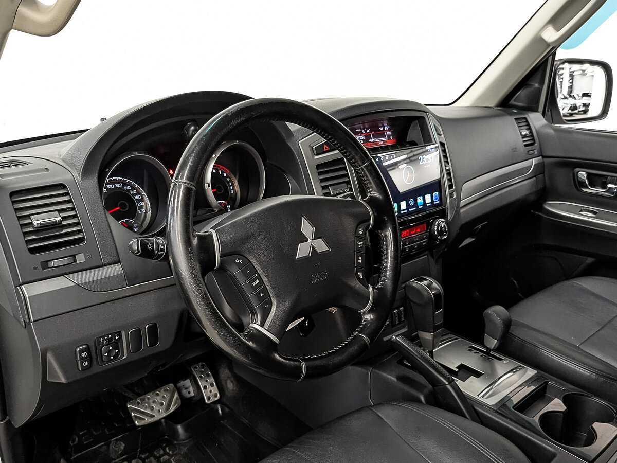Mitsubishi Pajero, 2015 Фото №15