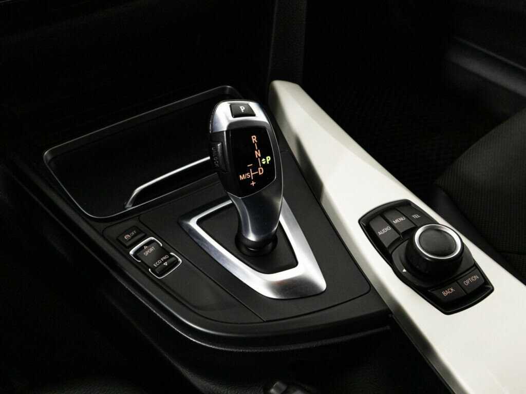 BMW 3 серии 320i, 2016 Фото №16