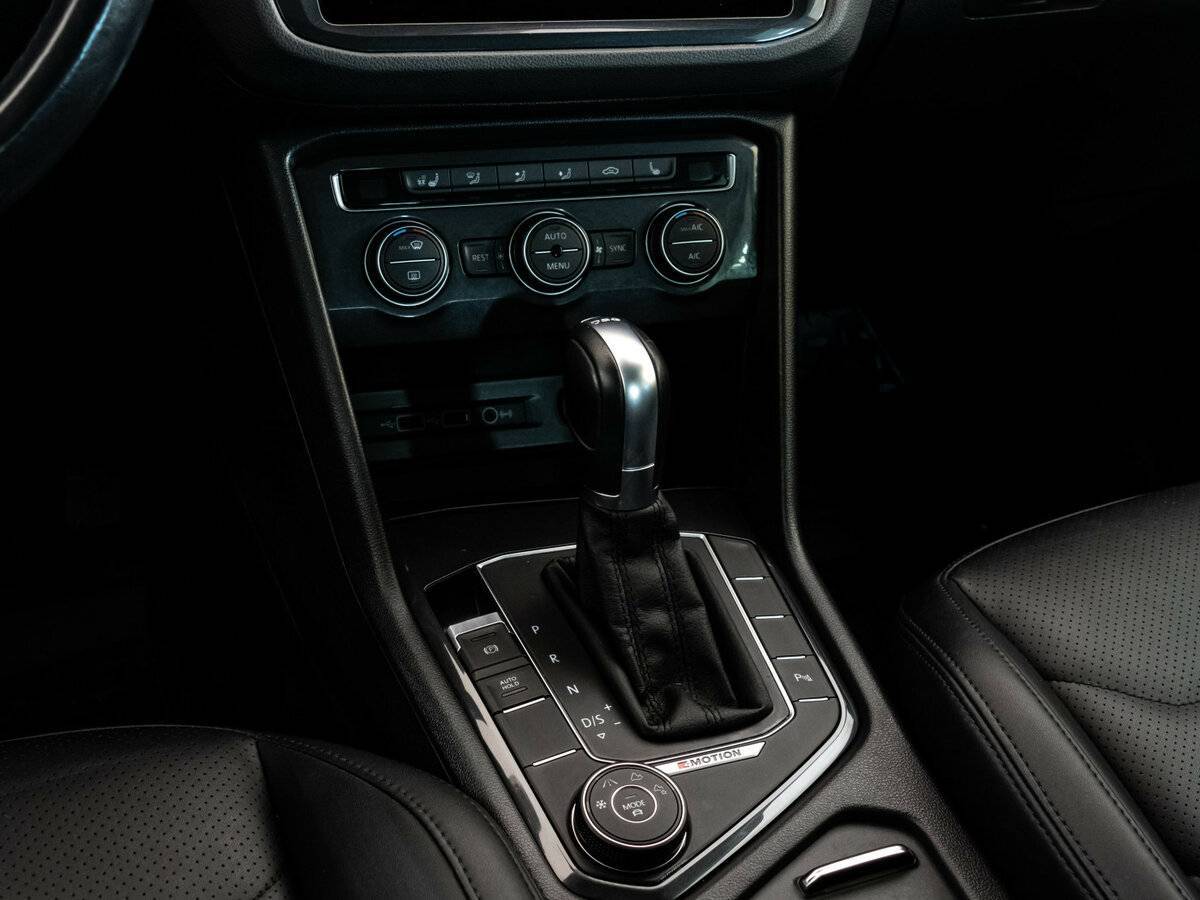 Volkswagen Tiguan, 2018 Фото №14