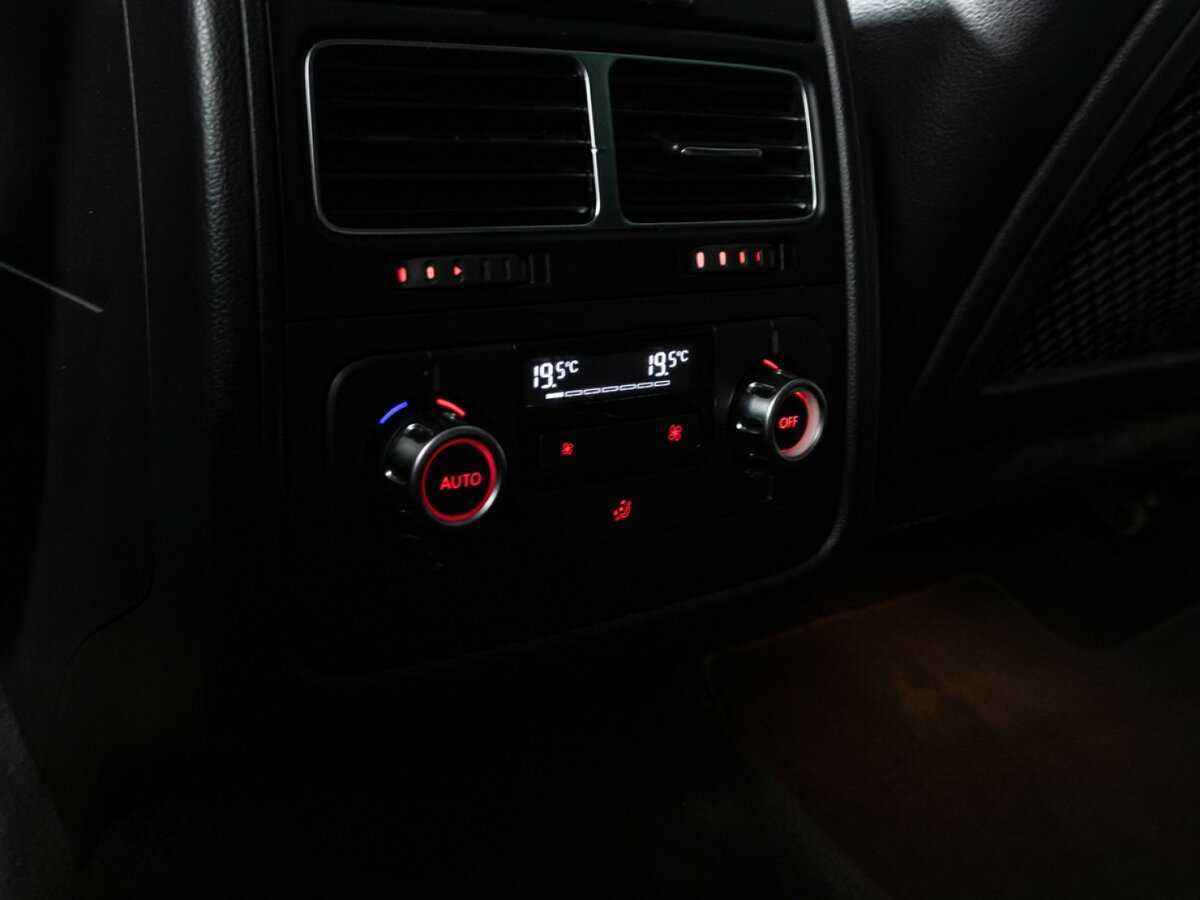 Volkswagen Touareg, 2012 Фото №18