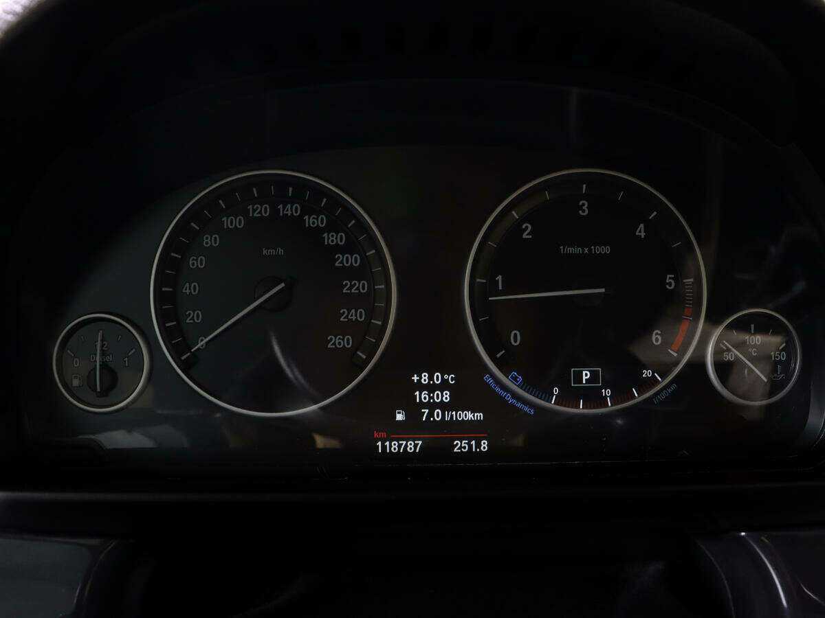 BMW 5 серии 525d xDrive, 2012 Фото №8