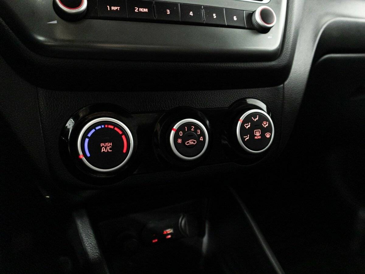 Kia Rio, 2017 Фото №16