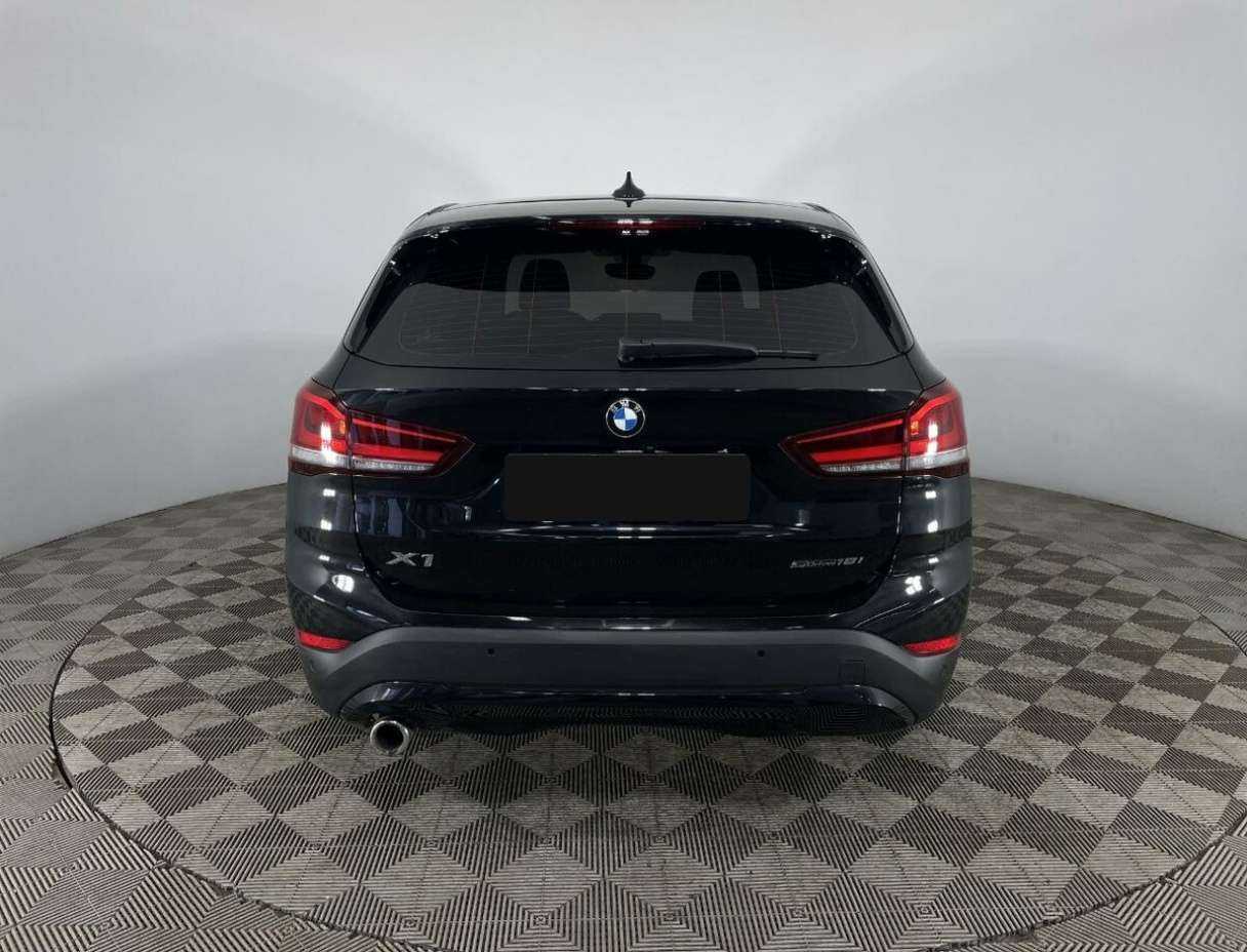 BMW X1 18i sDrive, 2021 Фото №3