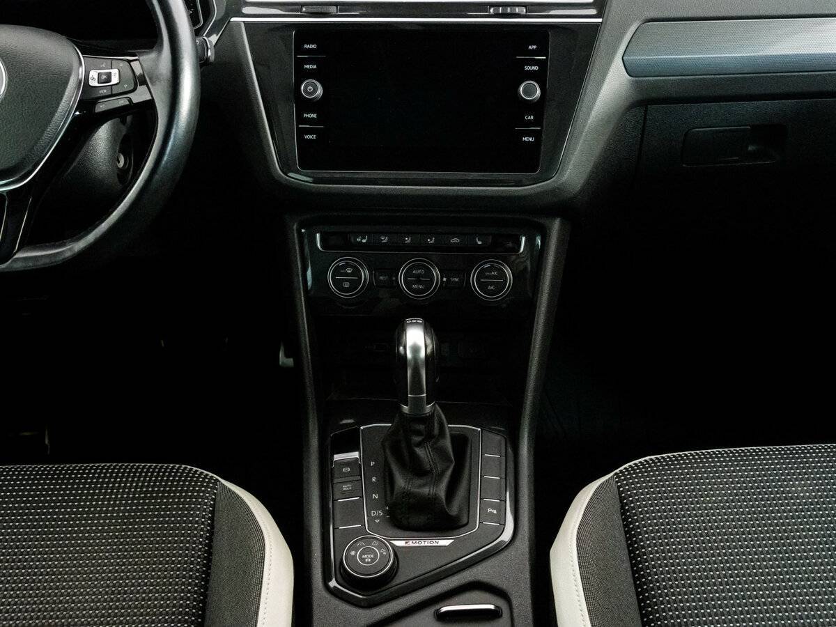 Volkswagen Tiguan, 2019 Фото №10