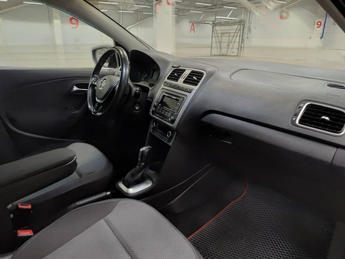 Volkswagen Polo V Рестайлинг, 2016 Фото №10
