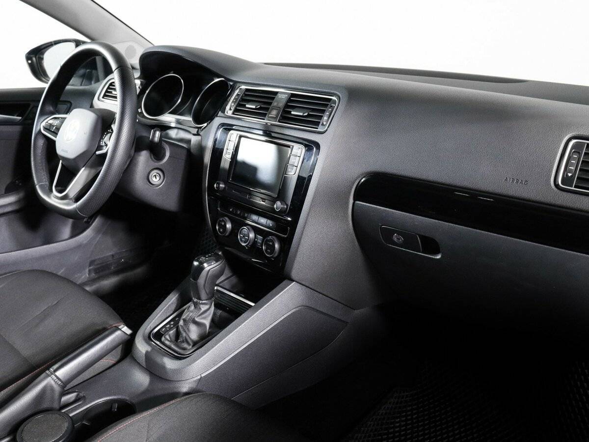 Volkswagen Jetta, 2018 Фото №9