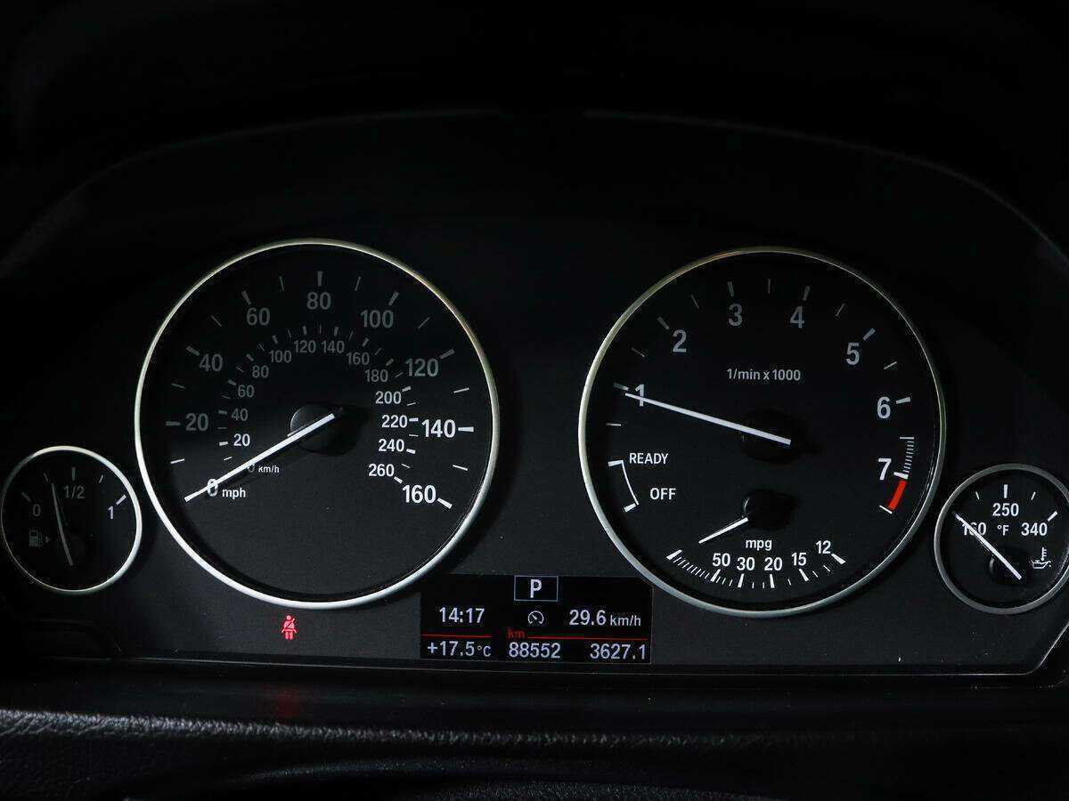 BMW 3 серии 320i, 2016 Фото №8