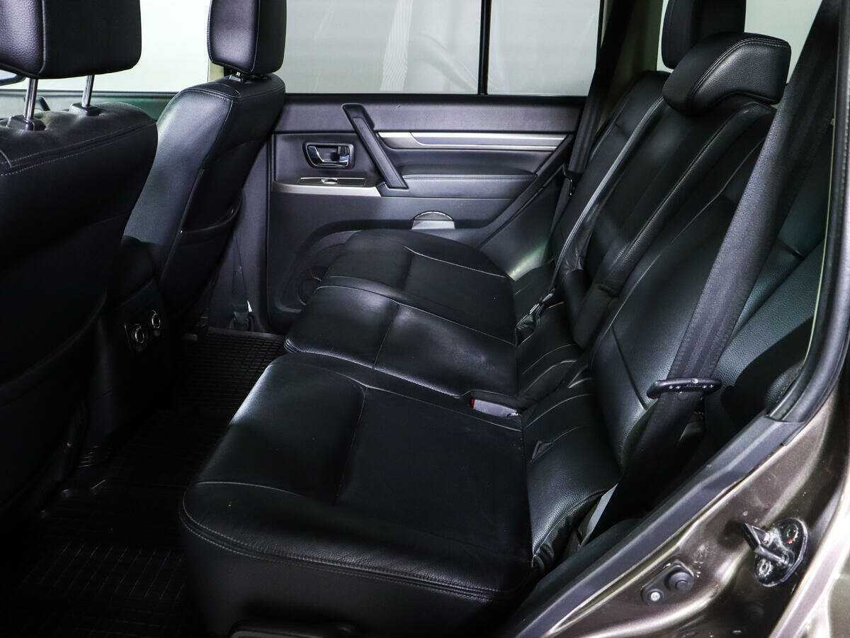 Mitsubishi Pajero, 2014 - 282 056 км. | Фото №8