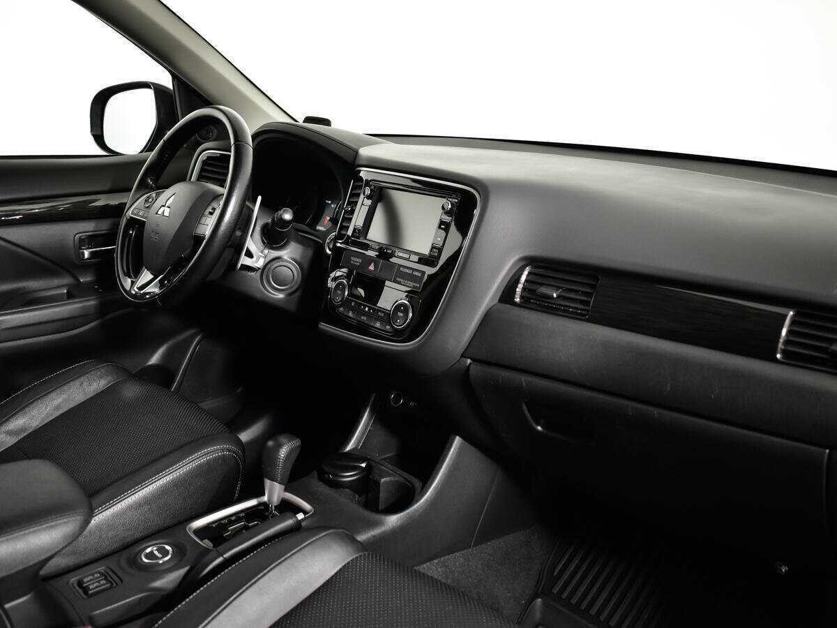 Mitsubishi Outlander, 2016 - 75 010 км. | Фото №8