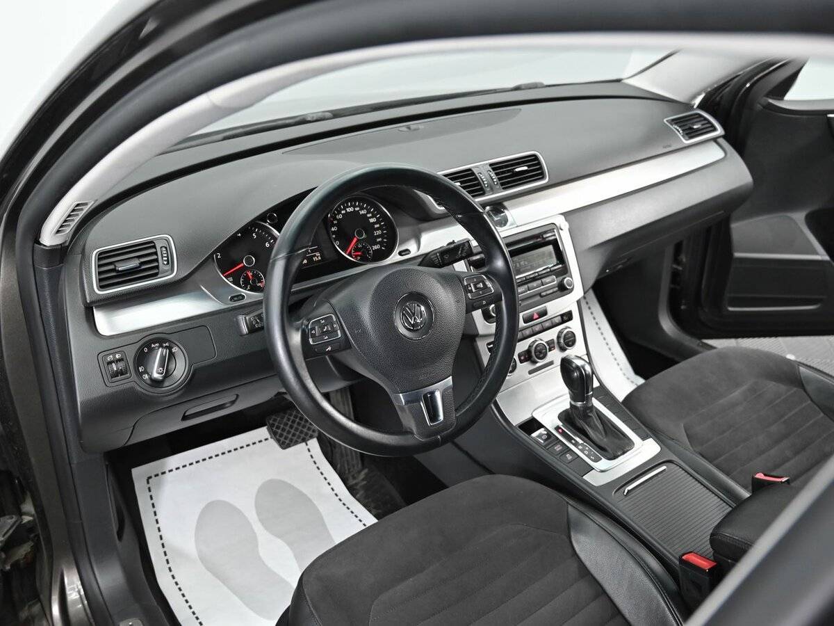 Volkswagen Passat, 2012 - 121 000 км. | Фото №8