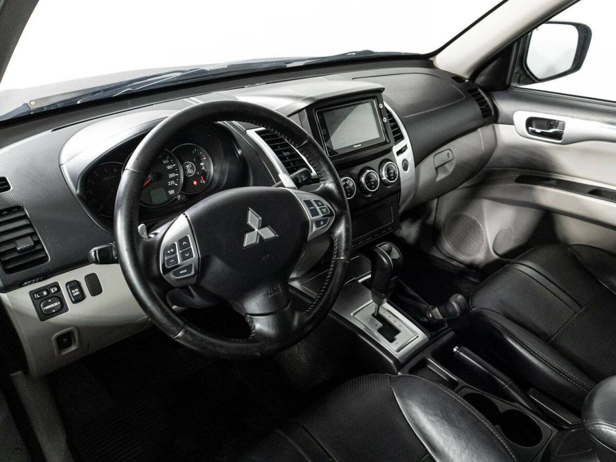 Mitsubishi Pajero Sport, 2012 Фото №11