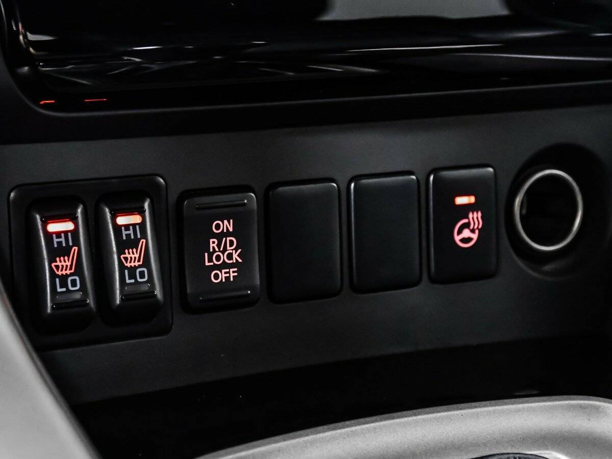 Mitsubishi Pajero Sport, 2017 Фото №22