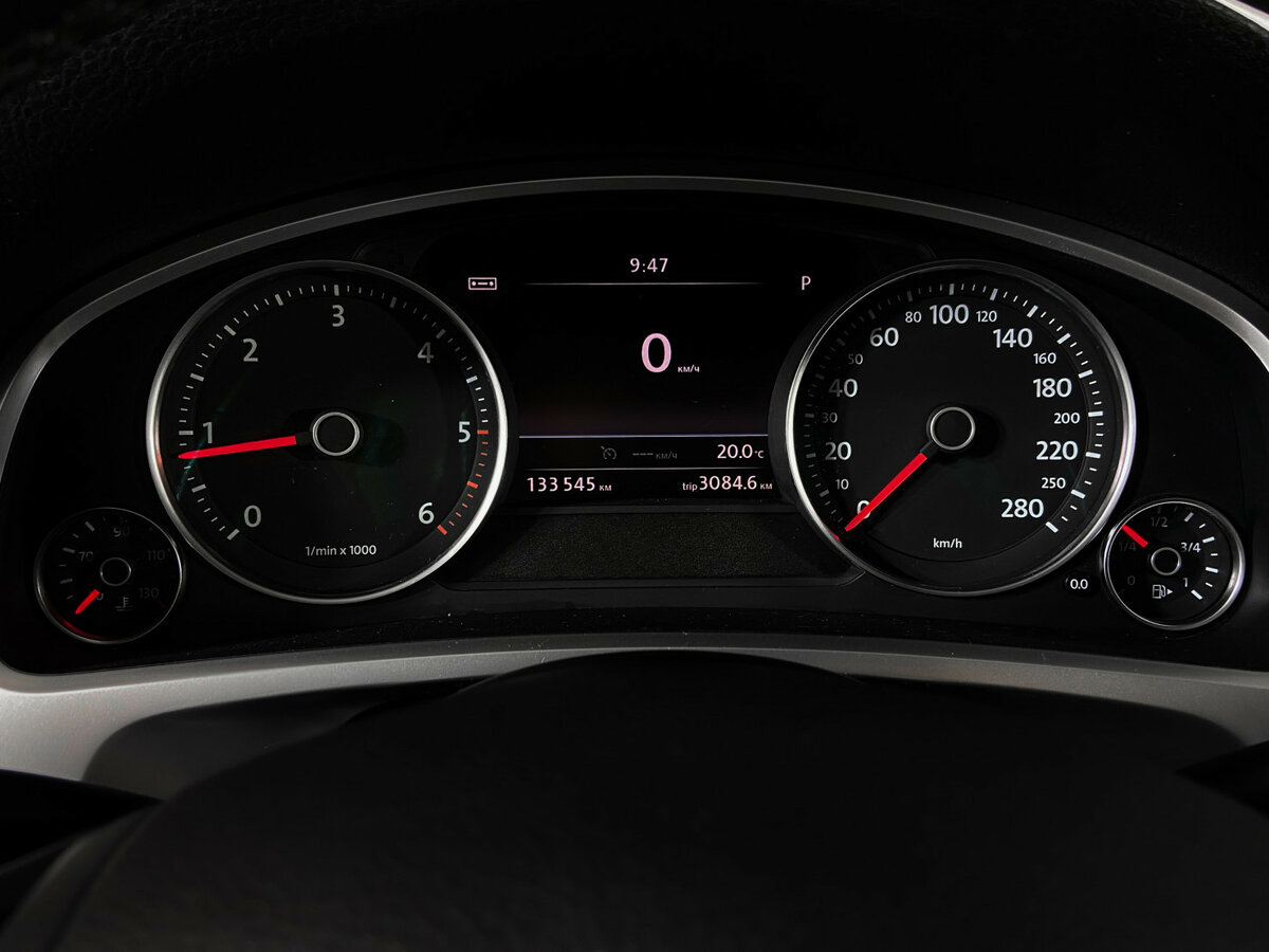 Volkswagen Touareg II Рестайлинг, 2015 Фото №12