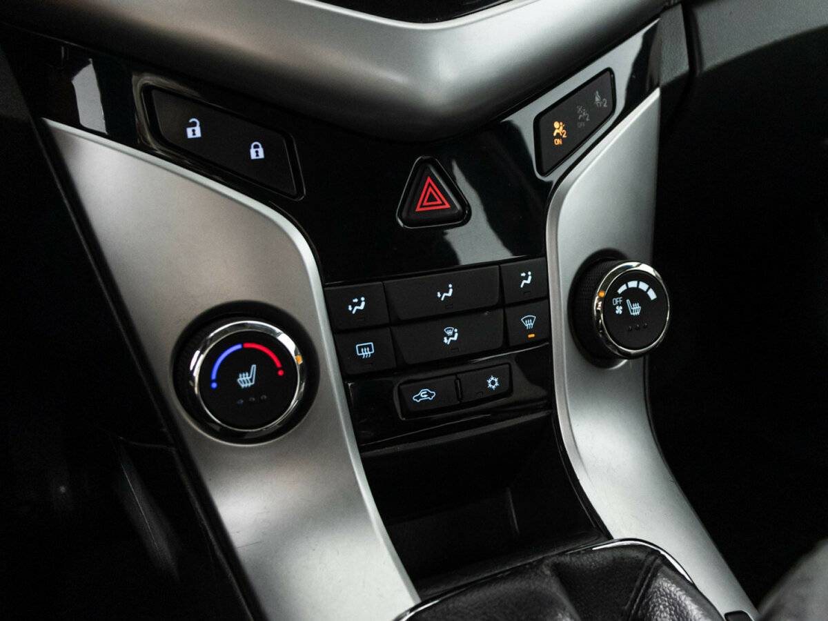 Chevrolet Cruze I Рестайлинг, 2012 Фото №15