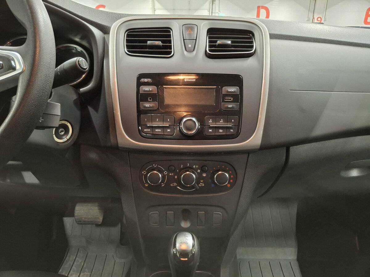 Renault Logan Stepway II Рестайлинг, 2020 Фото №15