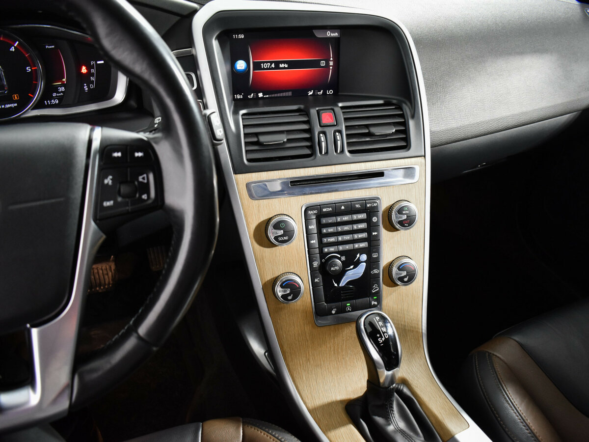 Volvo XC60 I Рестайлинг, 2017 Фото №15